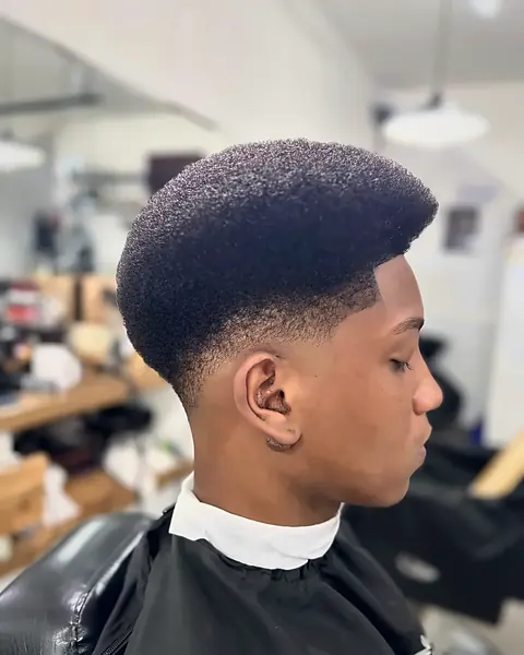 Corte afro com degradê feito por Fefecortes